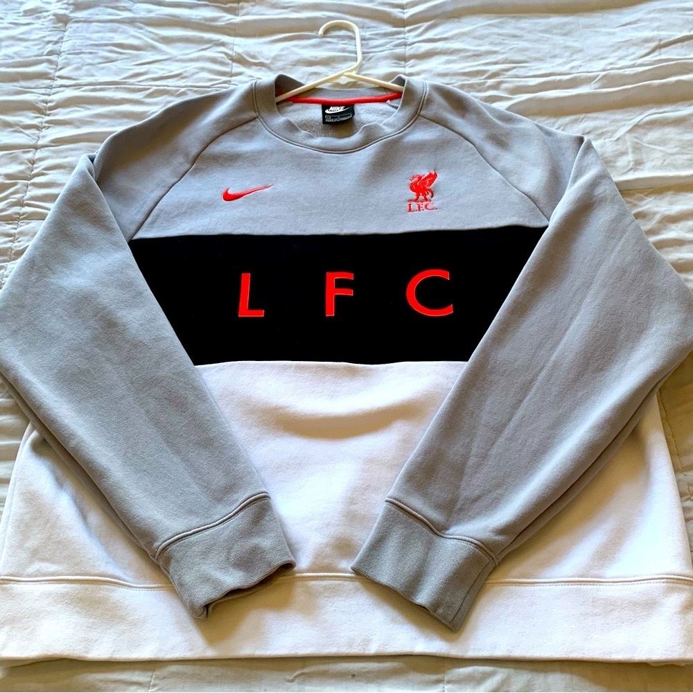 BRAND NEW**Never worn Nike sweatshirt
